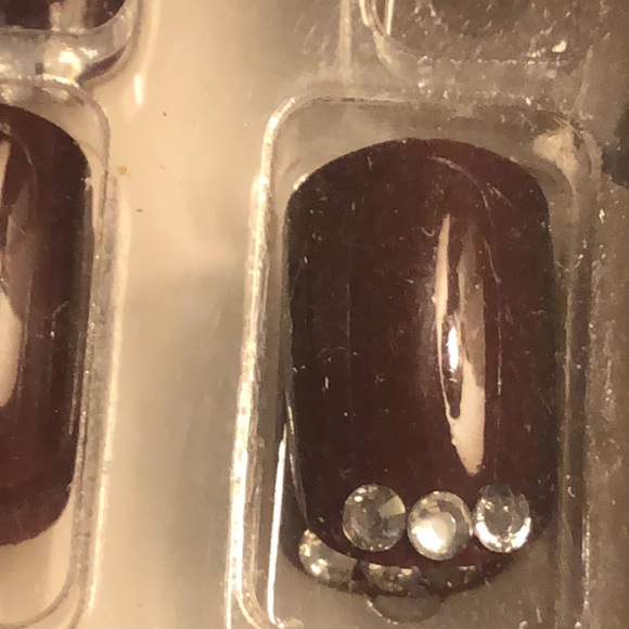 *SOLD*Burgundy and Rhinestone Fake Press On Nails - Picture 4 of 6